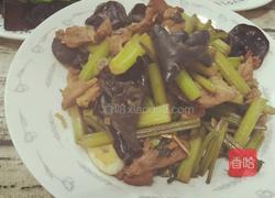 肉炒芹菜木耳的做法图解10