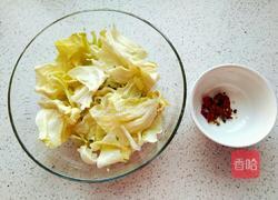 耗油手撕包菜的做法图解2