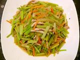 鲁菜大师孔府菜系蒋家菜炒芹菜肉丝的做法[图]