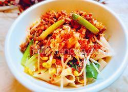 肉臊子油泼扯面