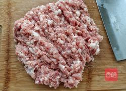 猪肉酸菜水饺的做法图解2