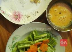 青椒炒鸡蛋的做法图解1