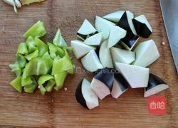 土豆烧茄子的做法图解3