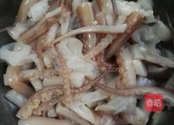 青椒炒鱿鱼的做法图解1