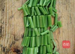 芹菜炒肉丝的做法图解1