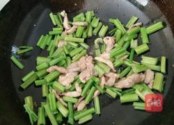 芹菜炒肉丝的做法图解5