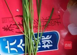 蒜苗炒鸡蛋的做法图解2