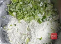 葱花鸡蛋饼的做法图解1