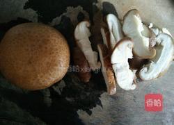 香菇炒油菜的做法图解1