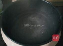 降温的早晨怎么吃――一碗酸辣的胡辣汤和油饼的做法图解3
