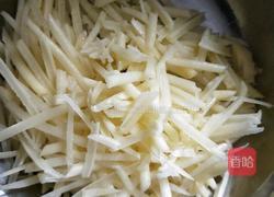 土豆丝萝卜条汤的做法图解1