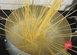 番茄意大利面的做法图解2