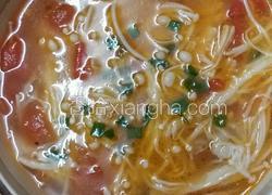 番茄金针菇牛腩汤