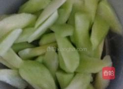 凉拌莴笋的做法图解1