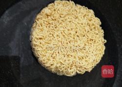 炒方便面的做法图解1