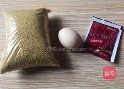 红糖小米鸡蛋粥的做法图解1