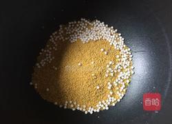 红糖小米鸡蛋粥的做法图解2