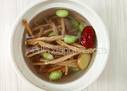 怀孕汤谱 喝了就开心的金针毛豆排骨汤