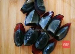 皮蛋拌豆腐的做法图解3