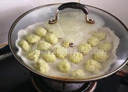 西兰花鳕鱼鸡蛋丸子