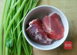 芹菜炒肉丝的做法图解1