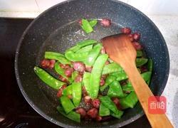 荷兰豆炒腊肠的做法图解5