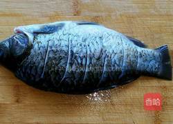萝卜丝鲫鱼汤的做法图解1