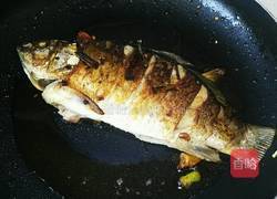 萝卜丝鲫鱼汤的做法图解3
