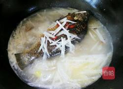 萝卜丝鲫鱼汤的做法图解4
