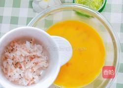 宝宝辅食虾皮蛋卷棒棒糖的做法图解3