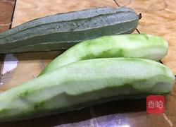 丝瓜炒鸡蛋的做法图解1
