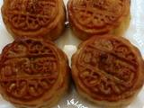 偶做滴豆沙蛋黄月饼
