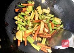芹菜炒豆干的做法图解6