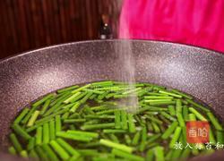 韩式家常菜：蒜苔原来还可以这么做，美味可口，下饭极品的做法图解4