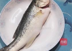 清蒸鲈鱼的做法图解1