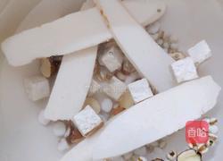 土茯苓淮山薏米汤 健脾祛湿的做法图解2