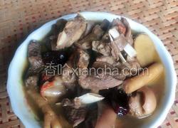 黑山羊肉煮客家黄酒