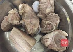 大骨酸菜粉条的做法图解1