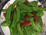 豌豆片炒香肠的做法[图]