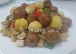 杏鲍菇炒肉丸与鹌鹑蛋