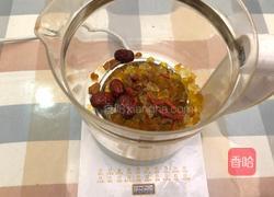 桂圆红枣桃胶糖水的做法图解2