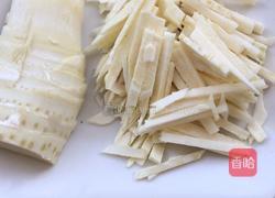 荠菜冬笋炒年糕的做法图解3