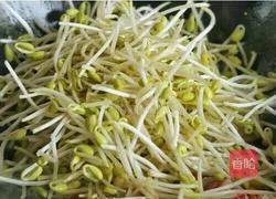 黄豆芽炒粉条的做法图解3