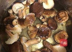 粤菜一虫草花香菇红枣鸡的做法图解1