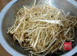 炸香菜根的做法图解2