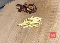 红枣蒸鸡的做法图解1