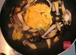 黑菇炒蛋的做法图解6