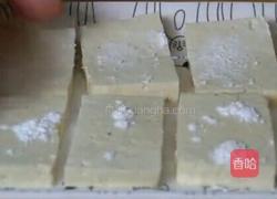鸡蛋包豆腐的做法图解1