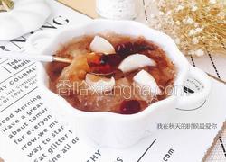 燕窝桃胶银耳糖水