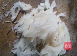 香香腊腌菜炒脆藕 的做法图解2